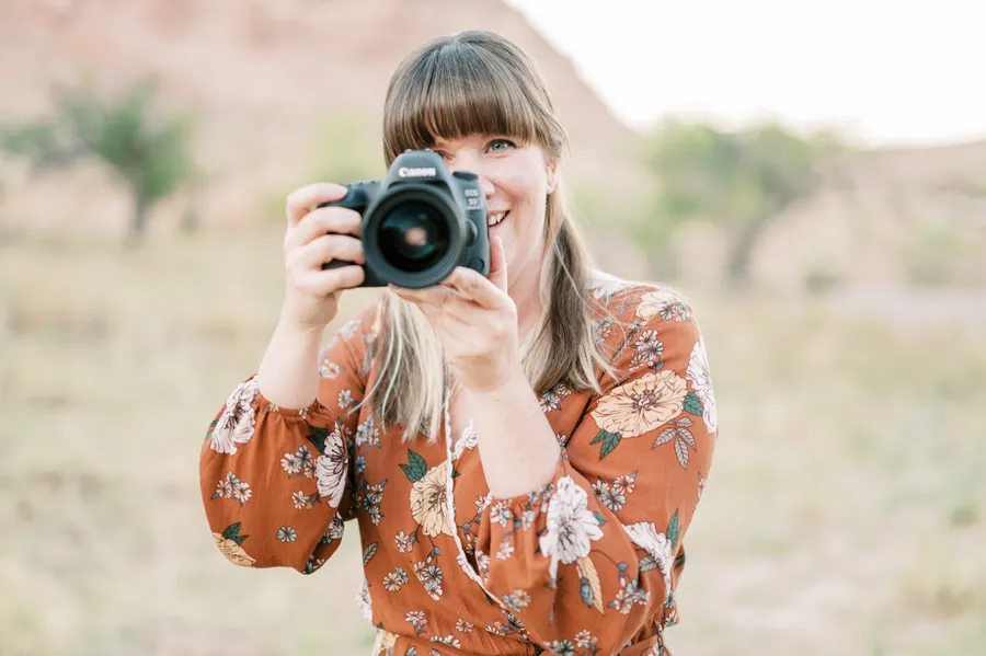 McKenzie Stewart holding her camera at Red Rock Canyon